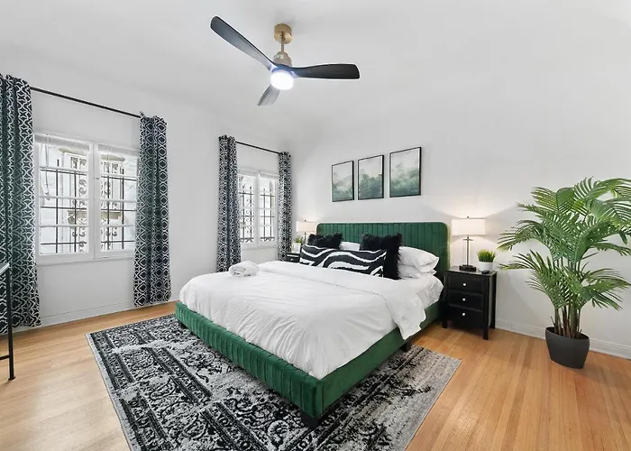 Beverly Hills Stylish & Central 1 Bedroom Apt + Parking